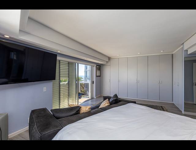 3 BEDROOM APARTMENT FOR SALE IN BANTRY BAY